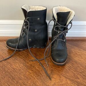 Sorel Black Leather White fur Shearling Wedge Joan of Arctic Boots Booties 6